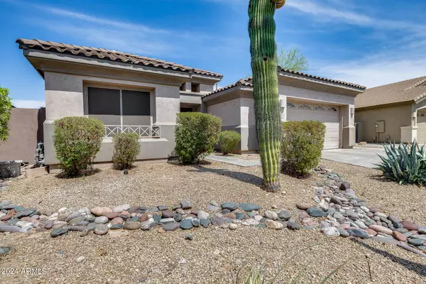 2465 N RAVEN Circle, Mesa, AZ 85207