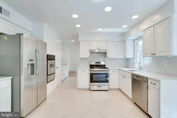 9313 KILBY GLEN DR, Vienna, VA 22182