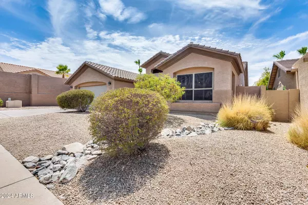 11418 S SANTA FE Lane, Goodyear, AZ 85338