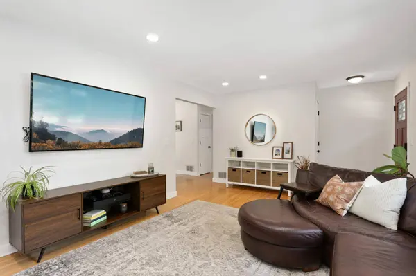 2966 Mildred DR, Roseville, MN 55113