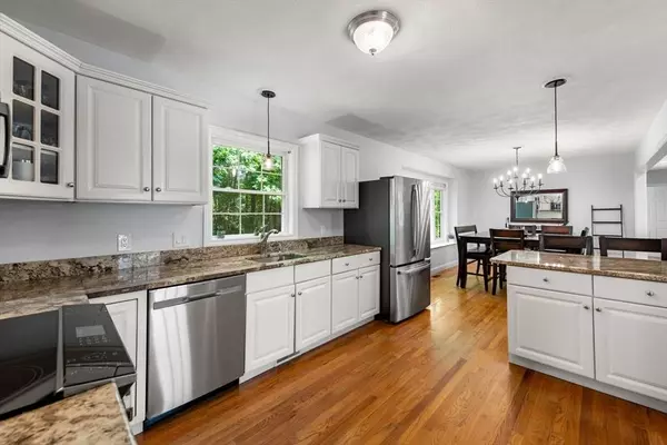 7 Duncan Dr, North Andover, MA 01845