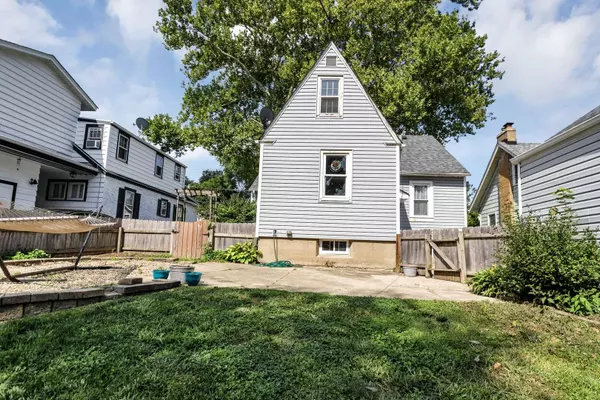 1031 Logan AVE, Elgin, IL 60120