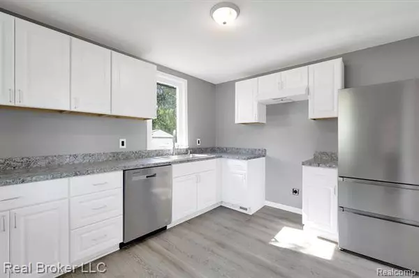 2095 E WHITTEMORE Avenue, Burton, MI 48529