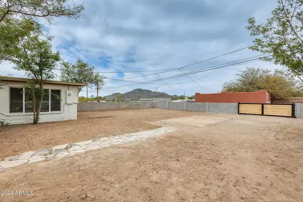 1446 E SUNNYSLOPE Lane, Phoenix, AZ 85020