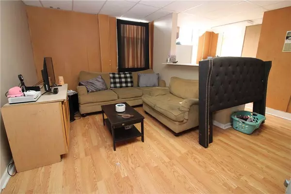 1402 4th Ave, Coraopolis, PA 15108