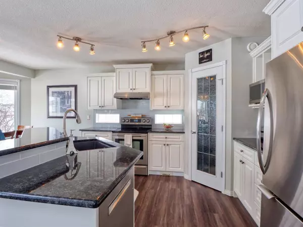 112 Darling CRES, Red Deer, AB T4R 2V8