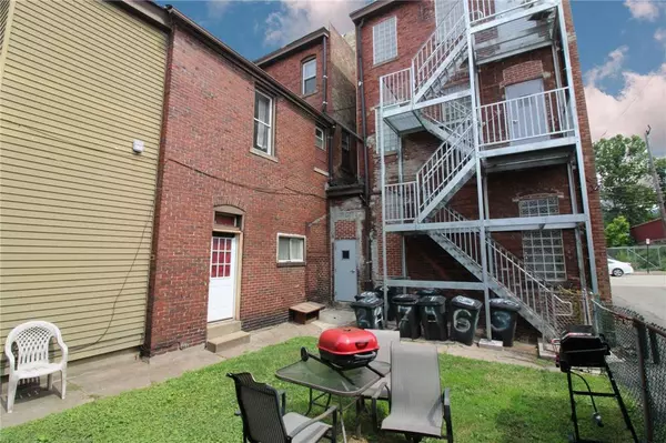 1402 4th Ave, Coraopolis, PA 15108