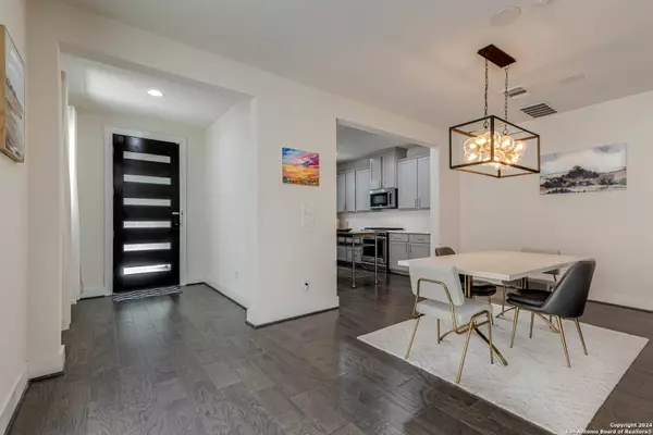 206 RIDGECREST DR, San Antonio, TX 78209-1972