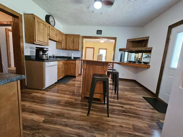 803 W 5th St, Dickson, TN 37055