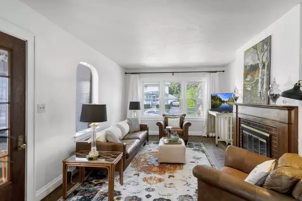 1031 Logan AVE, Elgin, IL 60120