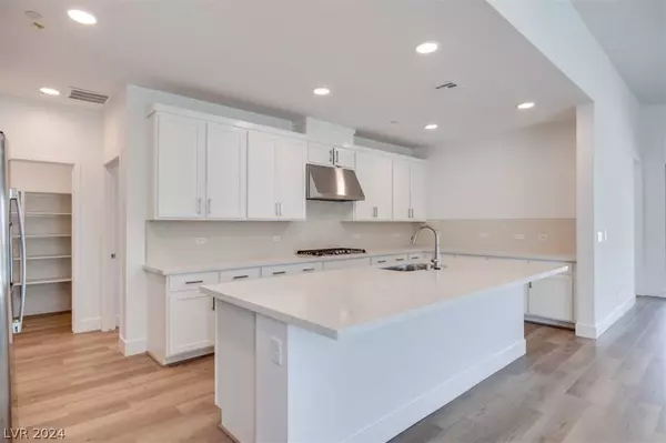 10055 Evergreen Pine Street, Las Vegas, NV 89166