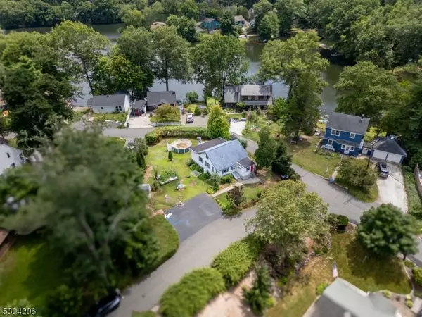 2 Seminole Trl, Jefferson Twp., NJ 07438