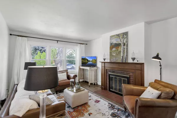 1031 Logan AVE, Elgin, IL 60120