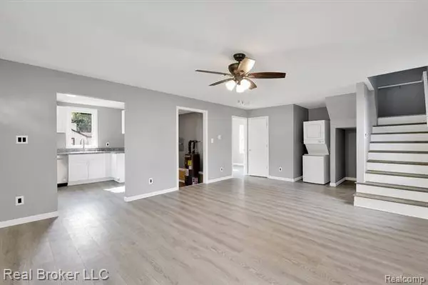 2095 E WHITTEMORE Avenue, Burton, MI 48529