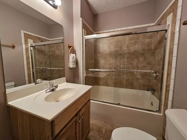 803 W 5th St, Dickson, TN 37055