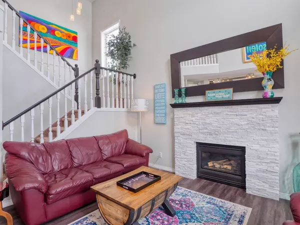 112 Darling CRES, Red Deer, AB T4R 2V8