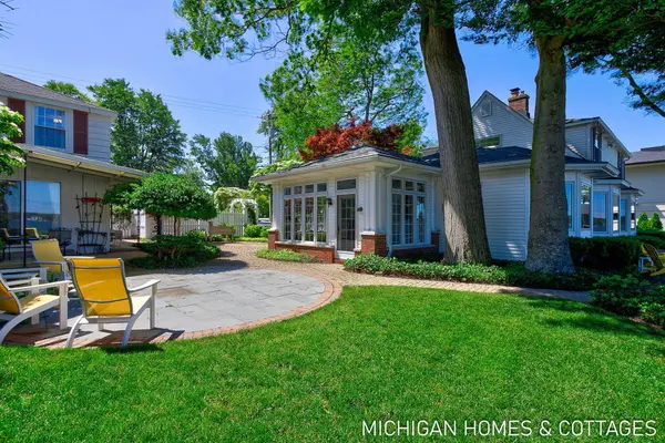 1729 South Shore Drive, Holland, MI 49423