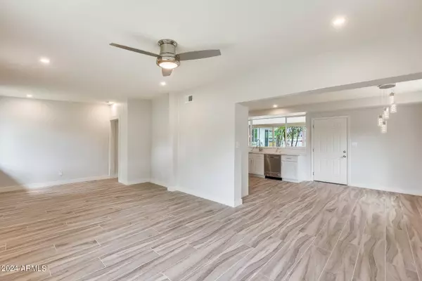 1446 E SUNNYSLOPE Lane, Phoenix, AZ 85020