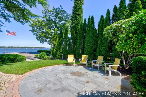 1729 South Shore Drive, Holland, MI 49423