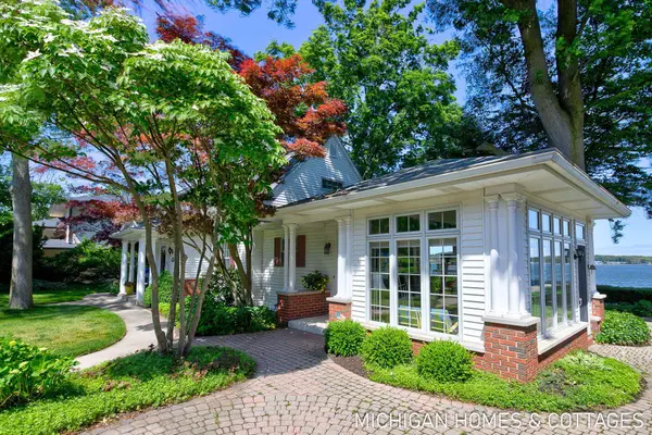 1729 South Shore Drive, Holland, MI 49423