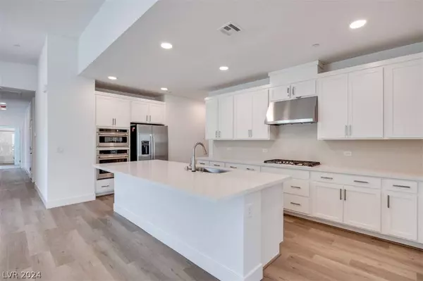 10055 Evergreen Pine Street, Las Vegas, NV 89166