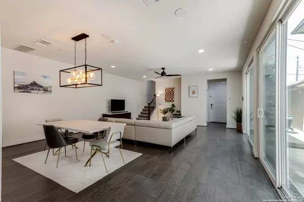 206 RIDGECREST DR, San Antonio, TX 78209-1972