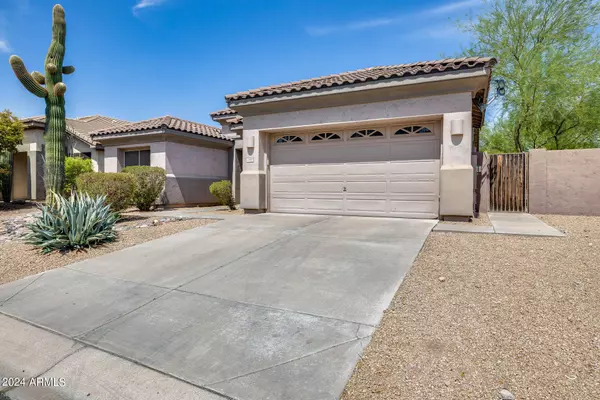 2465 N RAVEN Circle, Mesa, AZ 85207