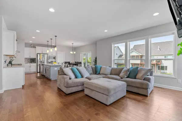 6057 158th ST W, Apple Valley, MN 55124