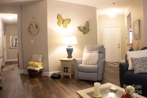 1352 21st AVE NE, Hickory, NC 28601