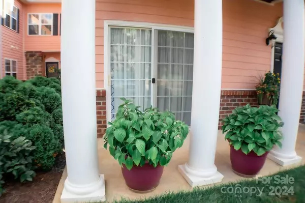 1352 21st AVE NE, Hickory, NC 28601