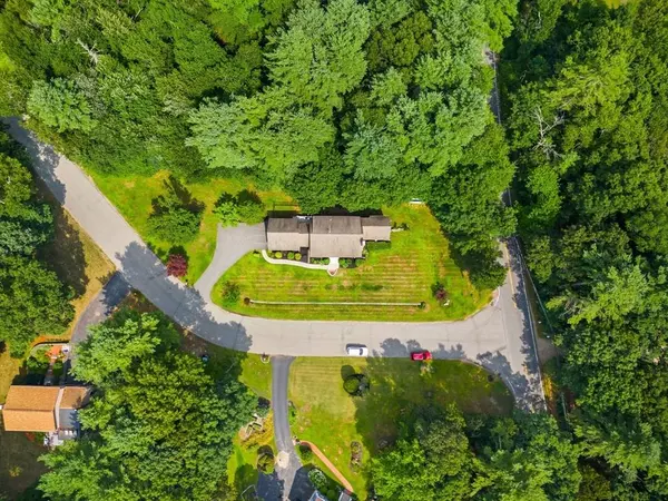 7 Duncan Dr, North Andover, MA 01845