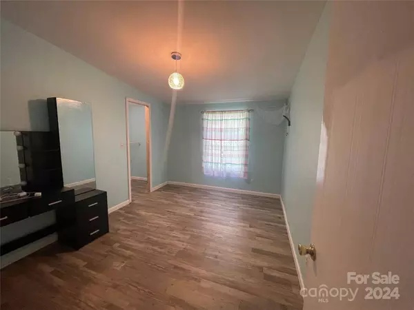 841 Hickory Airport RD, Hickory, NC 28601