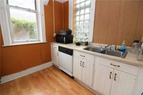 1402 4th Ave, Coraopolis, PA 15108