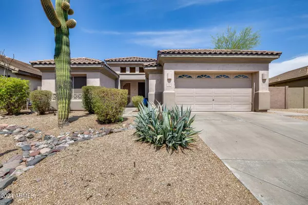 2465 N RAVEN Circle, Mesa, AZ 85207