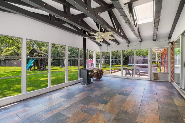 4135 Timberlane DR, Northbrook, IL 60062