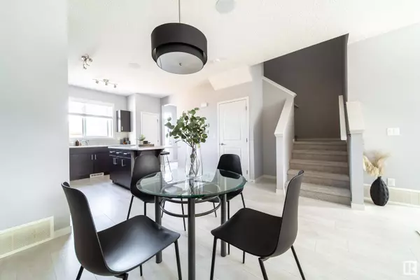 2115 160 ST SW, Edmonton, AB T6W 4E5