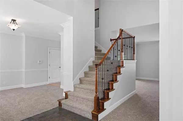 706 Willow DR, Lansing, KS 66043