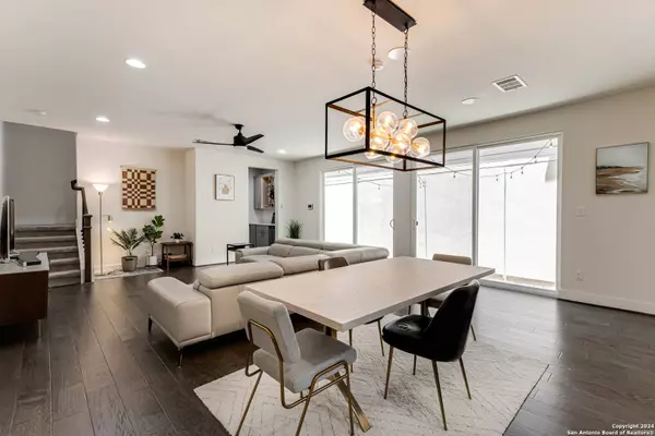 206 RIDGECREST DR, San Antonio, TX 78209-1972