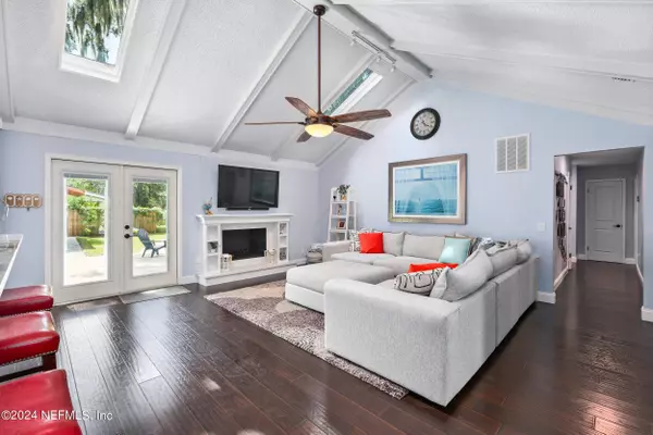 12761 DOGWOOD HILL DR, Jacksonville, FL 32223