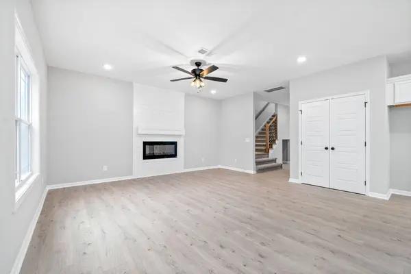 241 Wesson Dr, Clarksville, TN 37043