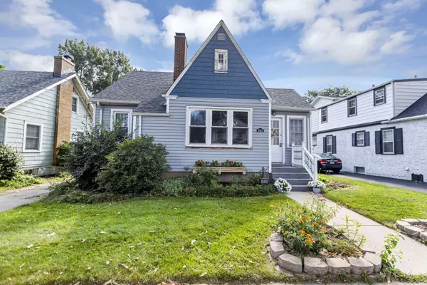 1031 Logan AVE, Elgin, IL 60120