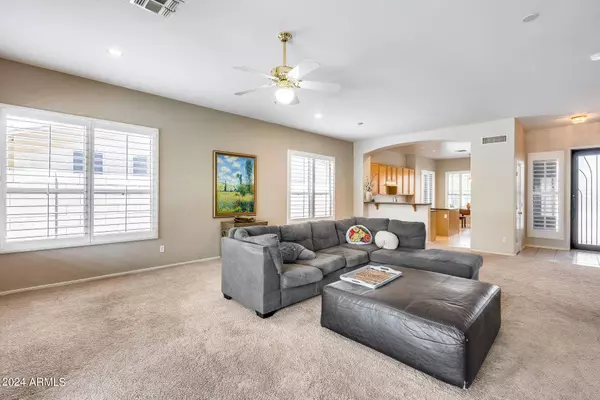 11418 S SANTA FE Lane, Goodyear, AZ 85338