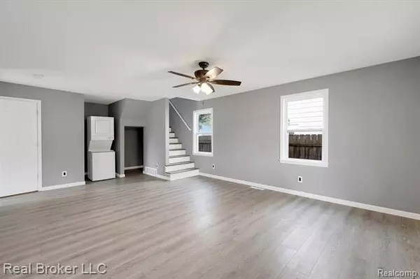 2095 E WHITTEMORE Avenue, Burton, MI 48529