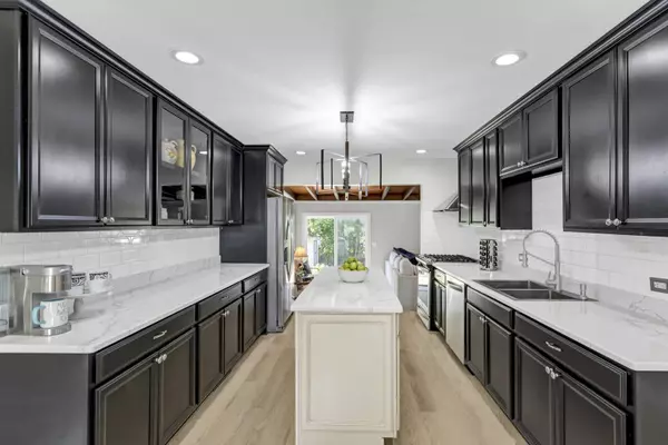 446 Norton AVE, Glendale Heights, IL 60139