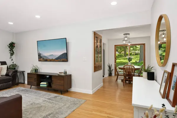 2966 Mildred DR, Roseville, MN 55113