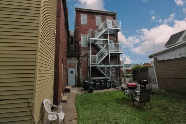 1402 4th Ave, Coraopolis, PA 15108