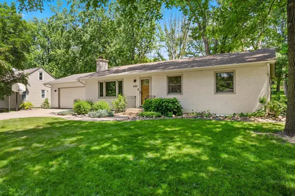 2966 Mildred DR, Roseville, MN 55113