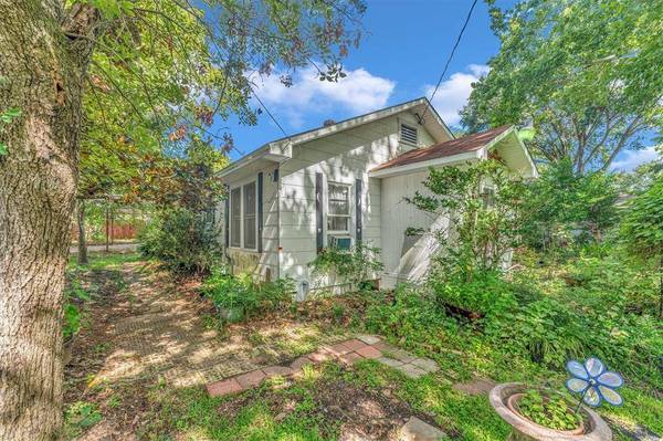 2754 Angier RD, Huntsville, TX 77340