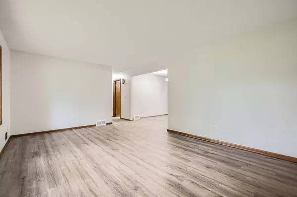 6101 71st AVE N, Brooklyn Park, MN 55429