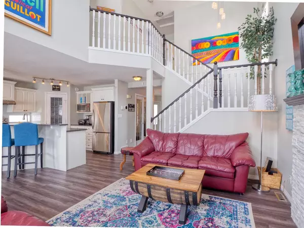 112 Darling CRES, Red Deer, AB T4R 2V8